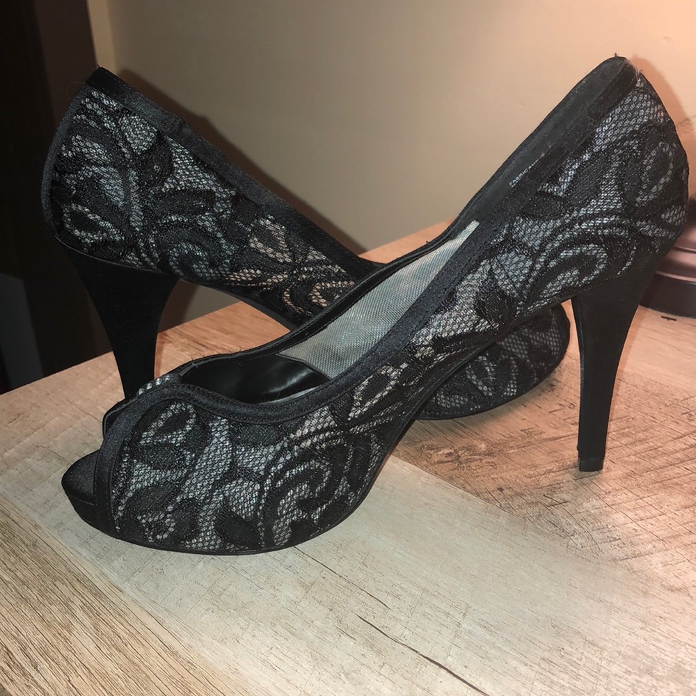 Lace design heels